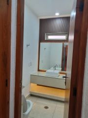 {"esp":"1\/2 ba\u00f1o para visitas","ing":""}