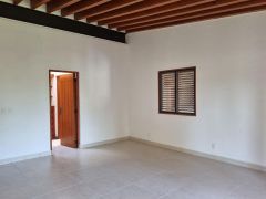 {"esp":"Recamara con ba\u00f1o y vesitor","ing":""}