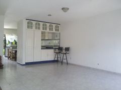 {"esp":"Comedor","ing":""}