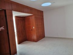 {"esp":"Vestidor","ing":""}