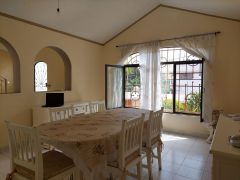 {"esp":"comedor","ing":""}