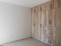 {"esp":"Recamara 1","ing":""}