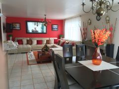 {"esp":"Sala y comedor","ing":""}