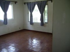 {"esp":"una de las recamaras de arriba"}