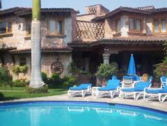 {"esp":"la casa","ing":"the house"}