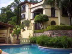 {"esp":"Vista de la casa"}