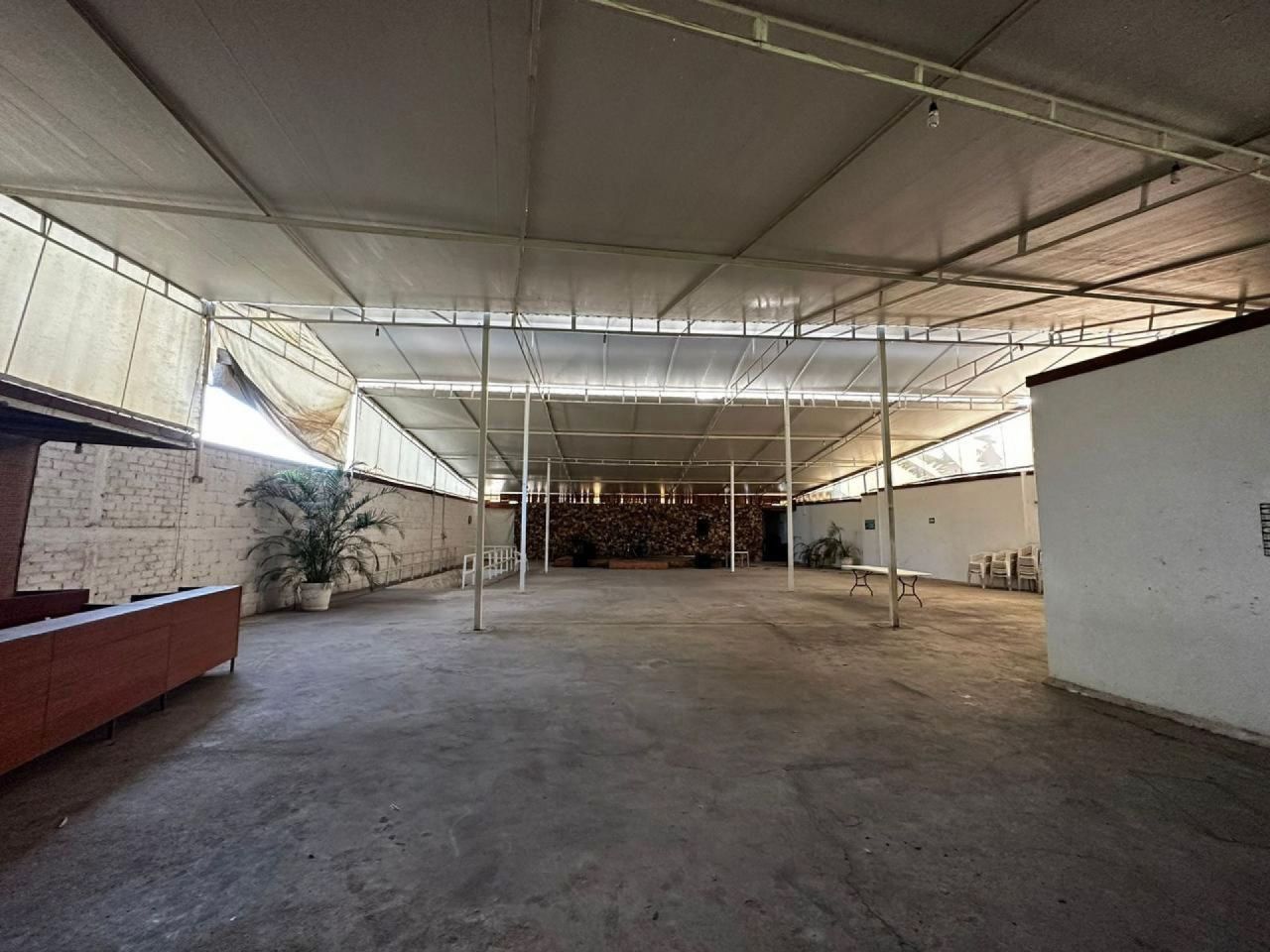 Bodegas en Antonio Barona