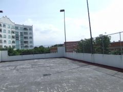 {"esp":"cancha pendiente de entregar"}