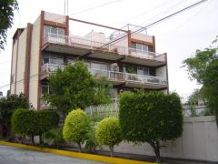 {"esp":"Vista de la calle"}